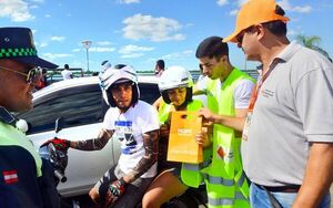 Con entrega de chalecos reflectivos inició la campaña de educación y seguridad vial a motociclistas