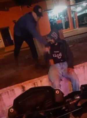 Guardia ciudadana golpea brutalmente a humilde trabajador - La Clave