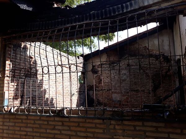 Incendio consumió una vivienda en Capiatá - Nacionales - ABC Color