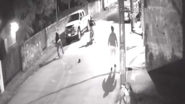 Así un hijo defendió a su madre de “motochorros” - Nacionales - ABC Color