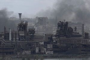 Atacan con artillería, aviones y tanques la acería de Azovstal, en Mariúpol - Mundo - ABC Color