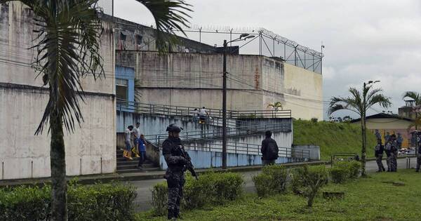 La Nación / Ecuador: recapturan a 200 fugados tras riña mortal en cárcel