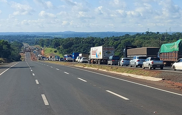 Cañicultores cierran ruta en Coronel Oviedo – Prensa 5