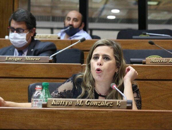 El 80 % de los diputados responde a "grupos criminales que mataron a Marcelo", afirma Kattya · Radio Monumental 1080 AM