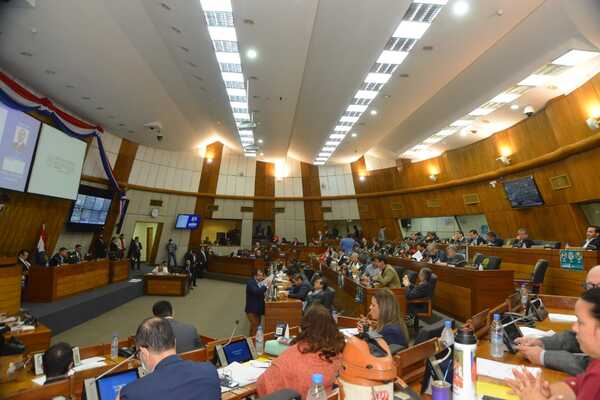 Diario HOY | Descuentan G. 600.000 a siete diputados por tres ausencias injustificadas