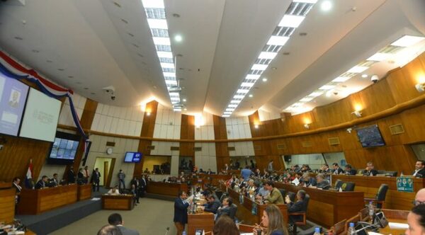 Siete Diputados fueron sancionados con G. 600.000 de descuento por tres ausencias injustificadas