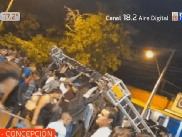 Pantalla gigante cayó sobre intendente de Horqueta durante un evento · Radio Monumental 1080 AM