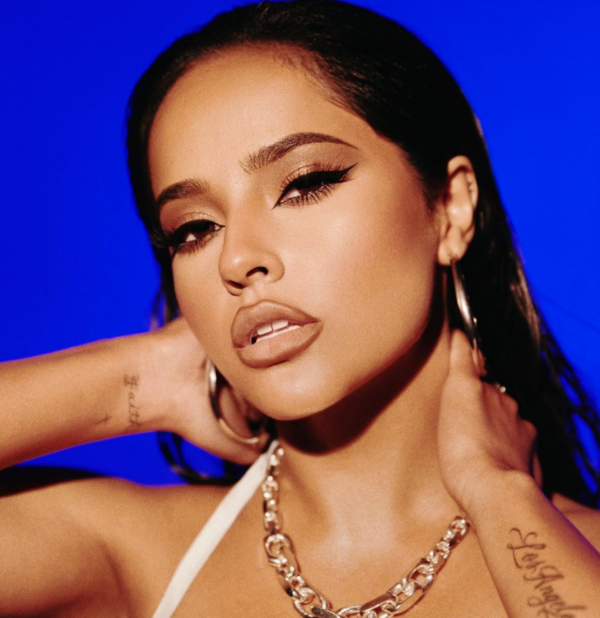 «Bailé con mi ex»: nuevo estreno furor de Becky G - SNT