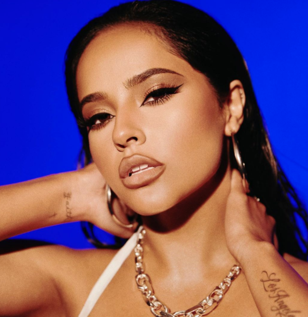 «Bailé con mi ex»: nuevo estreno furor de Becky G - C9N