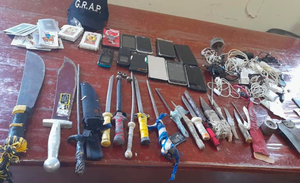 Incautan armas blancas y celulares durante requisa en cárcel de Coronel Oviedo - Noticiero Paraguay