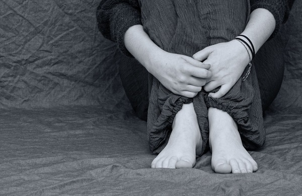 Madre revela que terminó querellada tras denunciar bullying a su hija