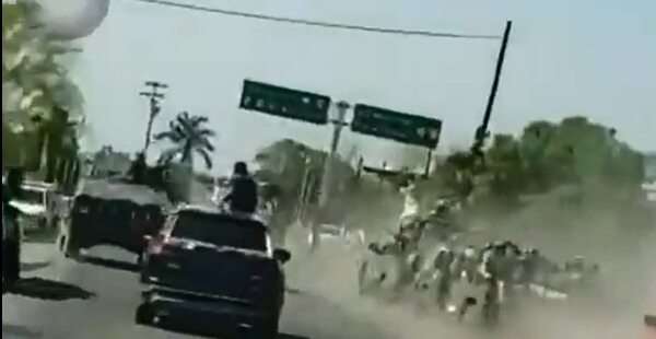 Persecución a lo Hollywood: civiles armados repelen a militares en México - Mundo - ABC Color