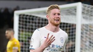 Un póker de De Bruyne deja la Premier a cuatro puntos