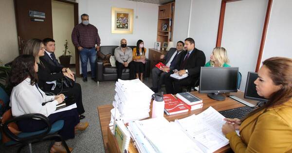 La Nación / Fiscal ratifica pedido de juicio oral para tres acusados por la explotación ilegal de juegos de azar