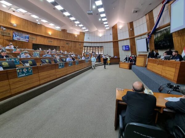 Diputados aprueban nuevo proyecto de ley del servicio diplomático