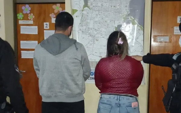 Detenidos por cambiar la chapa de su auto para comprar combustible más barato en Argentina - Noticiero Paraguay