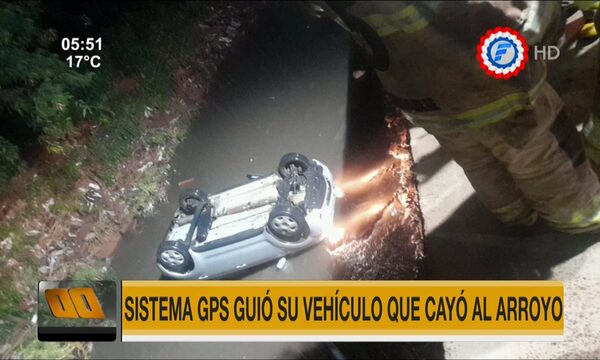 Siguió el GPS y cayó a un arroyo - PARAGUAYPE.COM