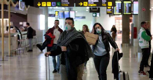 La Nación / UE levanta uso de tapabocas en los aviones