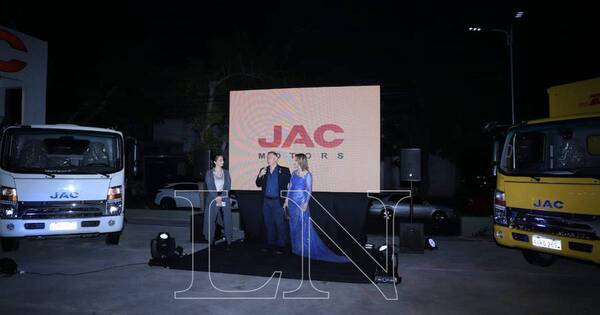 La Nación / Reimpex presentó el JAC N55, un poderoso camión 100% eléctrico