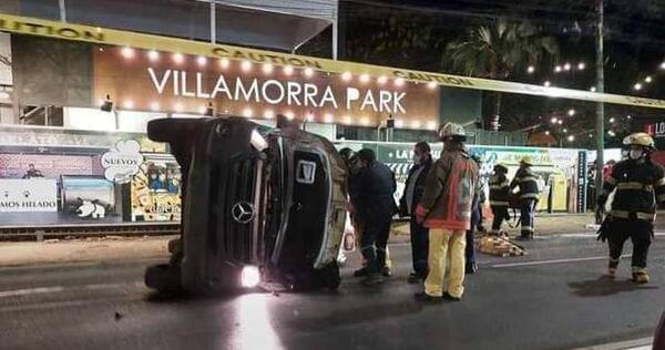 Crónica / Volcó ambulancia que trasladaba a una peque
