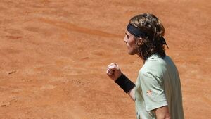 Stefanos Tsitsipas reacciona ante Khachanov