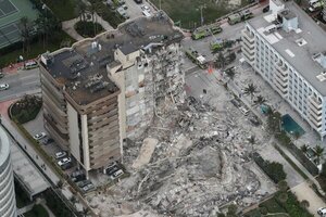 Supervivientes y familiares de los 98 fallecidos en el derrumbe del edificio en Miami, recibirán USD 997 millones