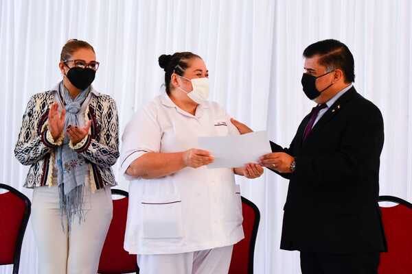 Salud Pública reconoce labor, entrega y compromiso de servidores de enfermería durante pandemia - .::Agencia IP::.