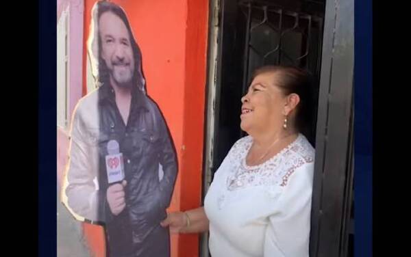 Crónica / [VIDEO] ¡Es viral! Abuelita y su emoción por cartón con imagen del "Buki"