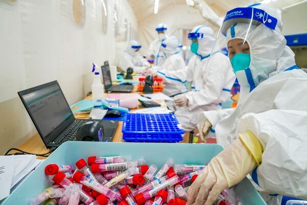 La OMS afirmó que los casos de COVID están bajando en todo el mundo salvo en dos regiones - .::Agencia IP::.