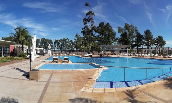 Celebrá el día de patria y de la madre en el Awa Resort Hotel