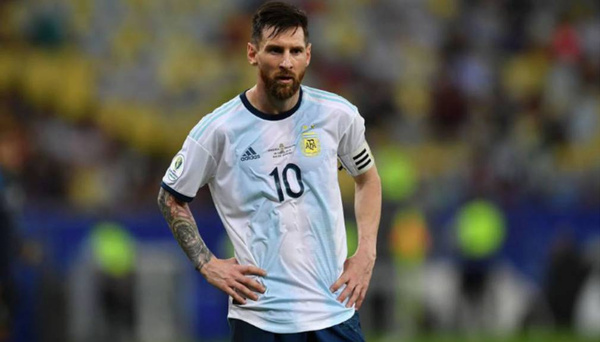 Crónica / [VIDEO] Paraguayita ndaje llamó la atención de Messi: "Me intentó levantar"