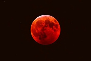 Diario HOY | A qué hora y en qué lugar se verá mejor el eclipse total lunar
