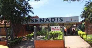 La Nación / Senadis: usuarios reclaman falta de insumos y de un teléfono de línea baja