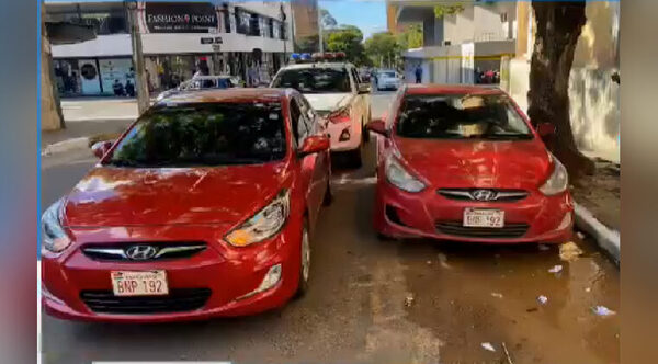 Dueña de un auto se percató que un auto similar al suyo tenía la chapa original de su vehículo – Prensa 5