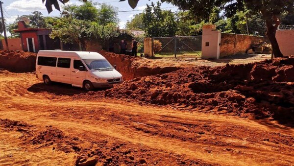 Diario HOY | Vecinos denuncian serias falencias en construcción de un empedrado en Capiatá