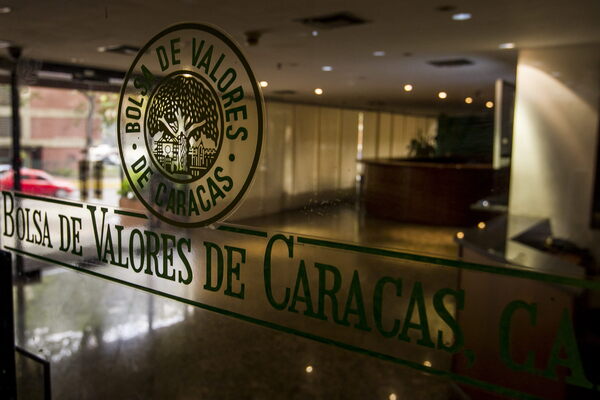 La Bolsa de Caracas ve positiva la oferta de acciones de empresas públicas - MarketData