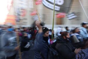 Manifestantes se congregan en Buenos Aires contra el “ajuste” del FMI - Mundo - ABC Color