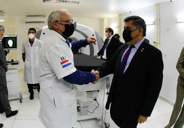 Tomógrafo y equipos para anestesia fueron entregados al Hospital del Trauma