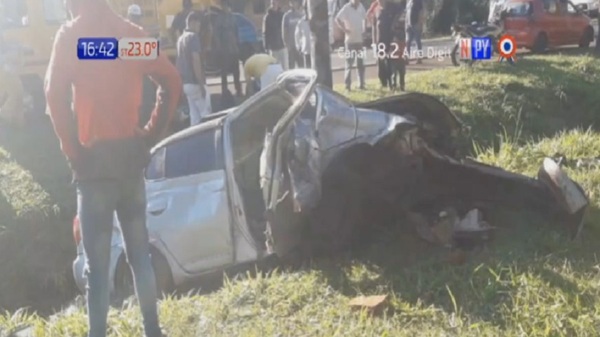 Aparatoso accidente en Itapúa se cobra una vida y deja varios heridos | Noticias Paraguay