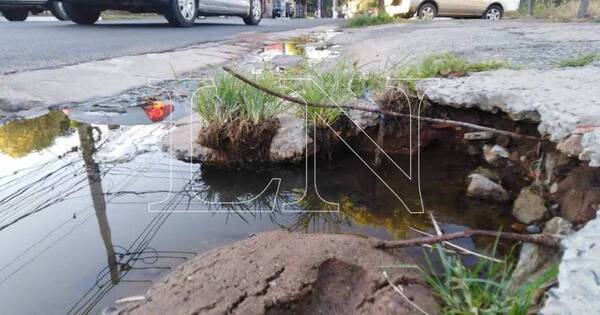La Nación / Denuncian calles rotas en Lambaré