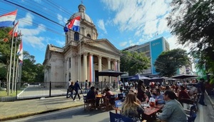 Asunción se alista para festejar los 211 años de la Independencia Nacional