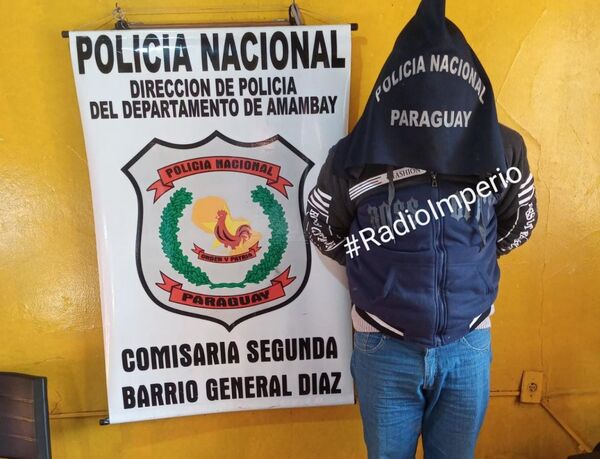 Policía detuvo a supuesto autor de hurto de focos lumínicos de una farmacia - Radio Imperio