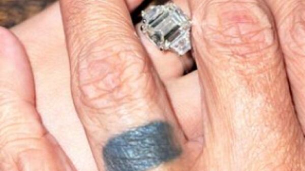 Nadia Ferreira muestra anillo de compromiso