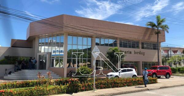 La Nación / Los restos del fiscal Pecci son trasladados al aeropuerto internacional de Cartagena