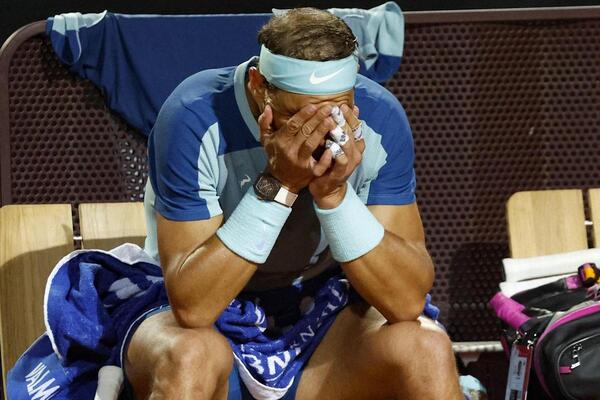 Un Nadal lastrado por el pie cae ante Shapovalov en Roma - El Independiente