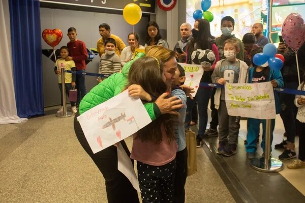 DÍA DE LA MADRE: «VOLVÍ DE ESPAÑA POR MI MAMÁ», DIJO