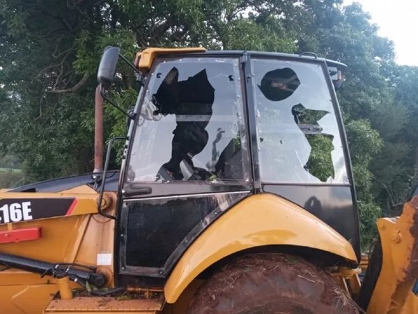 DESCONOCIDOS BALEAN UN TRACTOR EN TOMÁS ROMERO PEREIRA