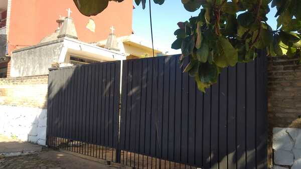 Quejas por cierre de portones en el cementerio - San Lorenzo Hoy