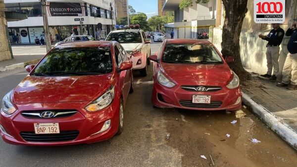 Dos vehículos con características similares; uno con la chapa clonada | 1000 Noticias