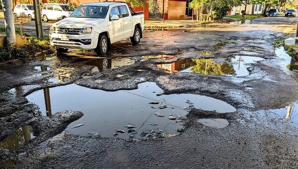 Usuarios soportan 11 días de calvario por registro que pierde millones de litros de agua y es ninguneado por Essap – La Mira Digital